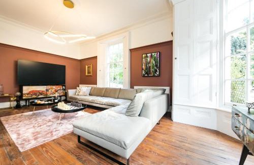 Pontefract House | Hillthorpe Manor by Maison Parfaite - Large Country House with Hot Tub