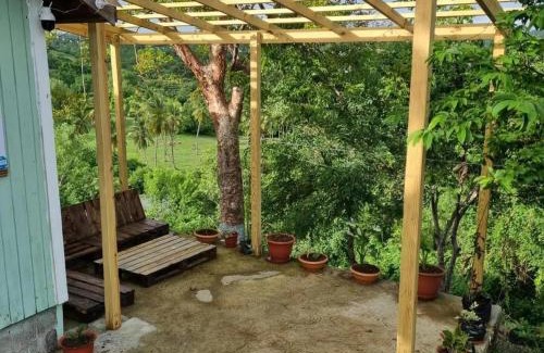 Vieux Fort Quarter House | Hilltop Cabin in Black Bay Laborie