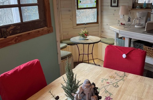 Nauvoo Cottage | Hilltop Cottage