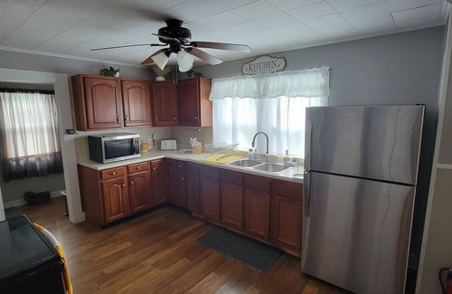 Irving House | Hilltop EstatenMinutes from Sunset Bay Beach & Cattaraugus Creek
