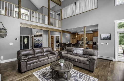 Salamanca House | Hilltop Haven - ENJOY EVL!