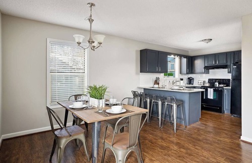 Five Points South Condo | Hilltop Haven - King Beds/Free Parking/Big Groups