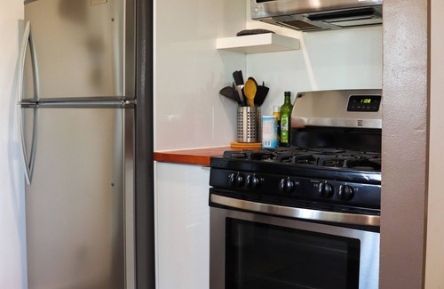 Los Angeles House | Hilltop Haven LA: Mountain Views & Luxury King Bed near Excellent Food!
