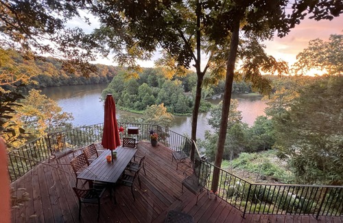 Manassas House | Hilltop Lakefront Historical Home w/SPECTACULAR VIEW 40 min from Washington DC!