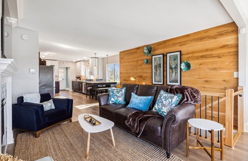 Portage Lakes House | Hilltop Lakehouse - Free Kayaks, Deck, PLX