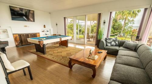 Hilo House | Hilltop Legacy Vacation Rental