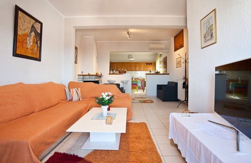 Delfoi House | Hilltop Penthouse Condo with Breath-Taking Oracle Views!