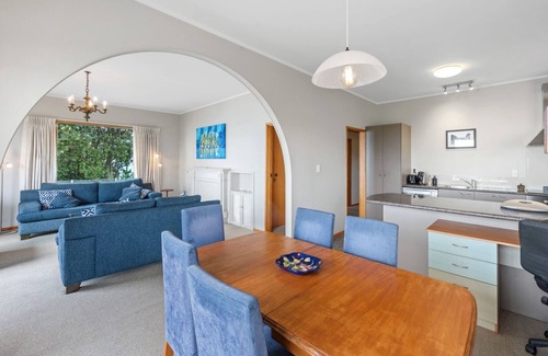 Bluff Hill House | Hilltop Views - Bluff Hill Holiday Home