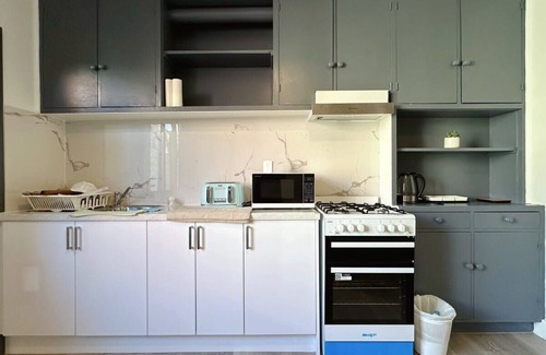South Hobart House | Hillview House close to CBD