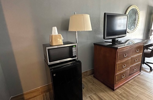 Wetmore Hotel | HillView Inn