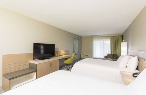 East Beltline Hotel | Hilton Garden Inn Grand Rapids East