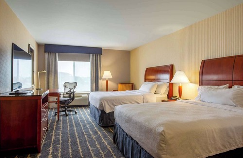 Colgate Hotel | Hilton Garden Inn Milwaukee Northwest Conference Center
