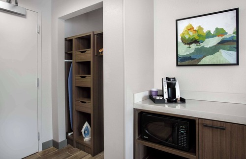 West Omaha Hotel | Hilton Garden Inn Omaha West