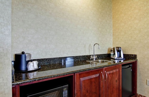 Ottawa Division Hotel | Hilton Garden Inn Ottawa Airport