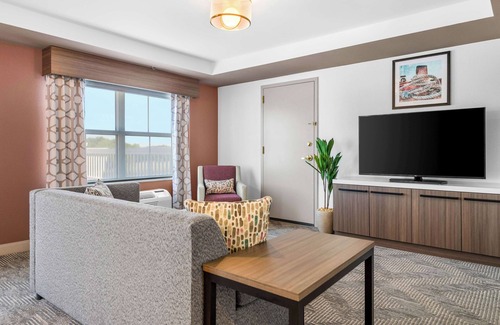 Suffolk Hotel | Hilton Garden Inn Suffolk Riverfront