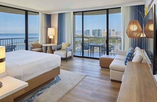 Waikiki Resort | Hilton Hawaiian Village Waikiki Beach Resort