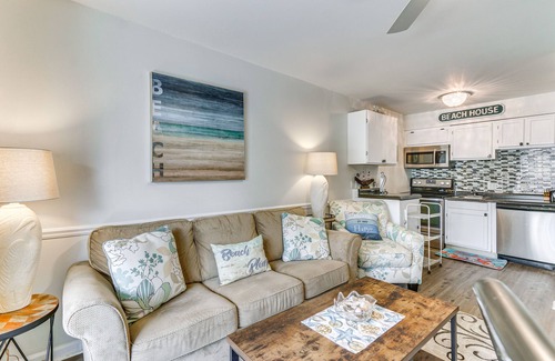 North Forest Beach Condo | Hilton Head Island Condo w/Coligny Beach Access!