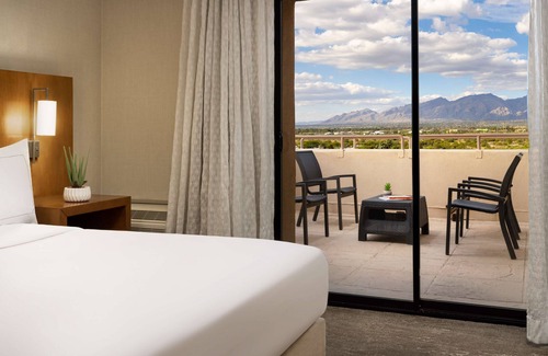 Broadway Northeast Hotel | Hilton Tucson East