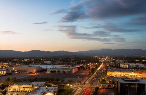 Warner Center Hotel | Hilton Woodland Hills/Los Angeles