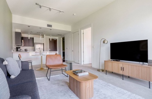 The Villas Apartment | Hip Santana Row 1BR w/BBQ, Pool & Gym, nr Target, by Blueground