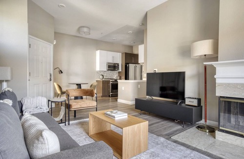 Sunnyvale Apartment | Hip Sunnyvale 1BR w/W/D, Pool & Gym, nr Googleplex, by Blueground