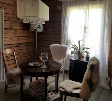 Loppi Villa | Hirsihuvila, sauna ja kylpyamme, levollista olemista
