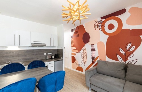 Gorge de Loup Apartment | Hirvi- recently renovated colorfoul cocoon - Valmy