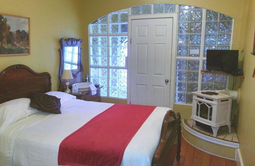 Port Albert House | Historic Inn Rental located in beautiful Port Albert, Ontario!