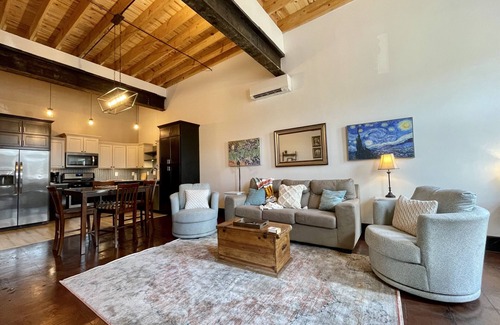 Mountain Home Apartment | Historic 1 bed 1 bath in 1920's Chevy
