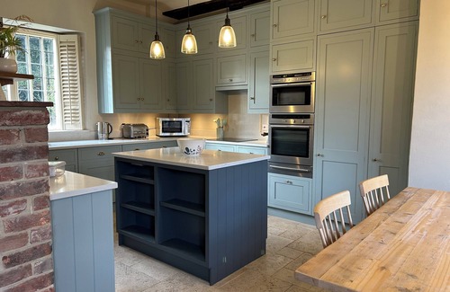 Chichester Cottage | Historic 17th Century Cottage