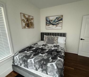 South Central Houston Apartment | Historic 1930s Downtown Retreat with Unique Charm