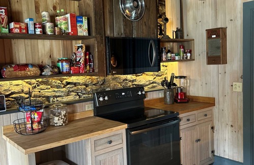 Summit Point Cottage | Historic 2-bedroom Cottage in Summit Point, WV