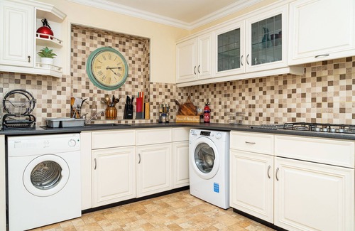 Bonnybridge House | Historic 4-Bed Townhouse | Free Parking & Gardens