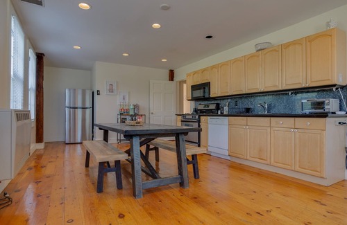 Fly Creek House | Historic 5-BD 3-BA House In Fly Creek, 10 Mins to Dreams Park
