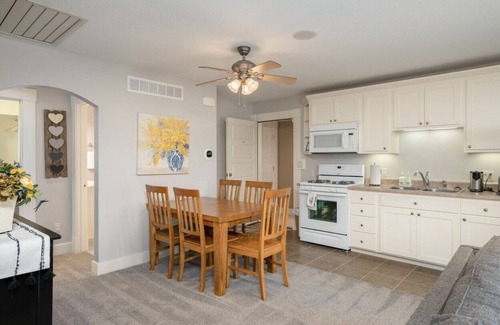 Independence House | Historic 9 BR/10 bath with putting green/splash pad