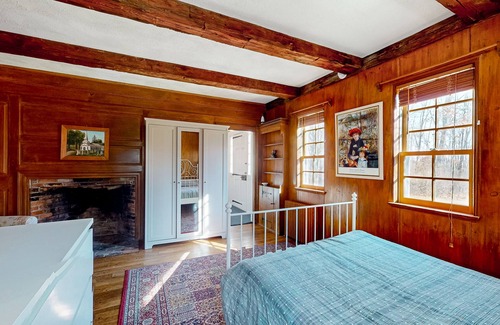 Franklin House | Historic acreage with mountain views, antique finishes, & orchard - dog-friendly