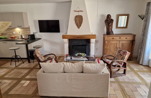 Alignan-du-Vent Apartment | Historic ambience in an ideal location between the beaches and the Cévennes