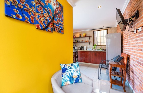 Amon Apartment | Historic Barrio Amon at Downtown San Jose bright apartment with private balcony