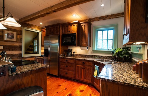 Thurmont Cabin | Historic "BREECHES POCKET" Civil W Era Log House/No rentals after DEC. 31 2025