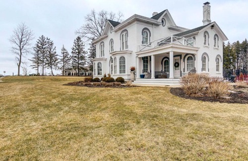 Brookfield House | Historic Brookfield Farm Home about 14 Mi to Milwaukee