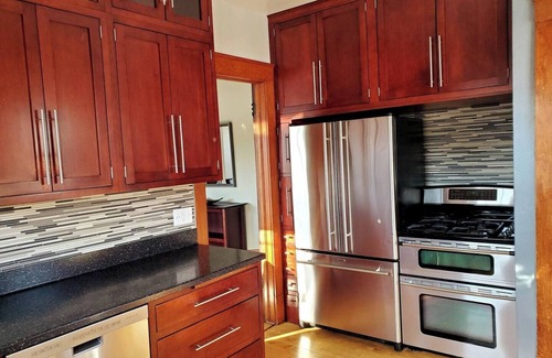 De Pere House | Historic Bungalow in downtown De Pere, sleeps 8