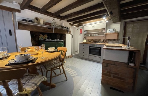 Petworth House | Historic cosy cottage, opposite Petworth house! Midweek discounts