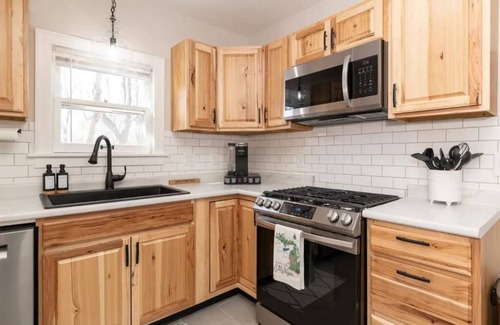 Kalamazoo House | Historic Craftsman, just 8 minutes from downtown Kalamazoo.