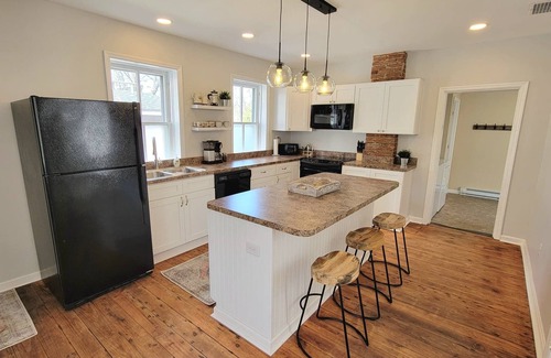 North East House | Historic Creekside Home - 2br 2.5ba - Downtown North East