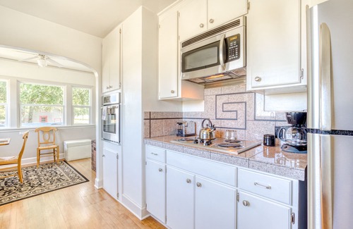 McMinnville House | Historic Dog-friendly Home with Antiques, Near Wine Tasting