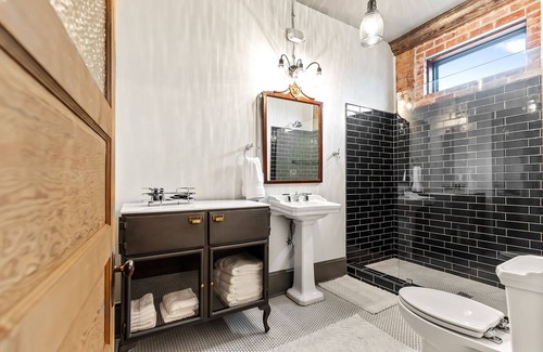 Angleton Condo | Historic Downtown condo just blocks from the courthouse