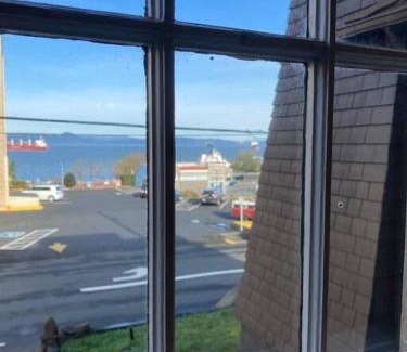 Astoria Apartment | Historic Downtown Riverview Flat, No. 1