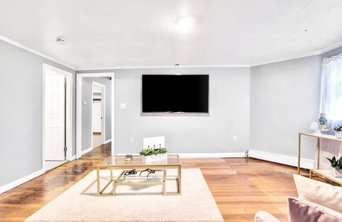 Fall River House | Historic Fall River Guest Retreat Near Providence!