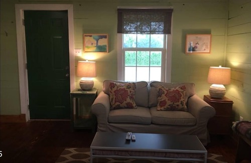Marion House | Historic farmhouse D’Mem 7 Min, ❤️1 Pet free 2nd pet considered for fee
