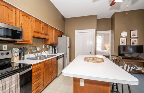 Latonia Condo | Historic Gem Russell Suite 3 – A Downtown Dream! Walk to Dining & Riverfront